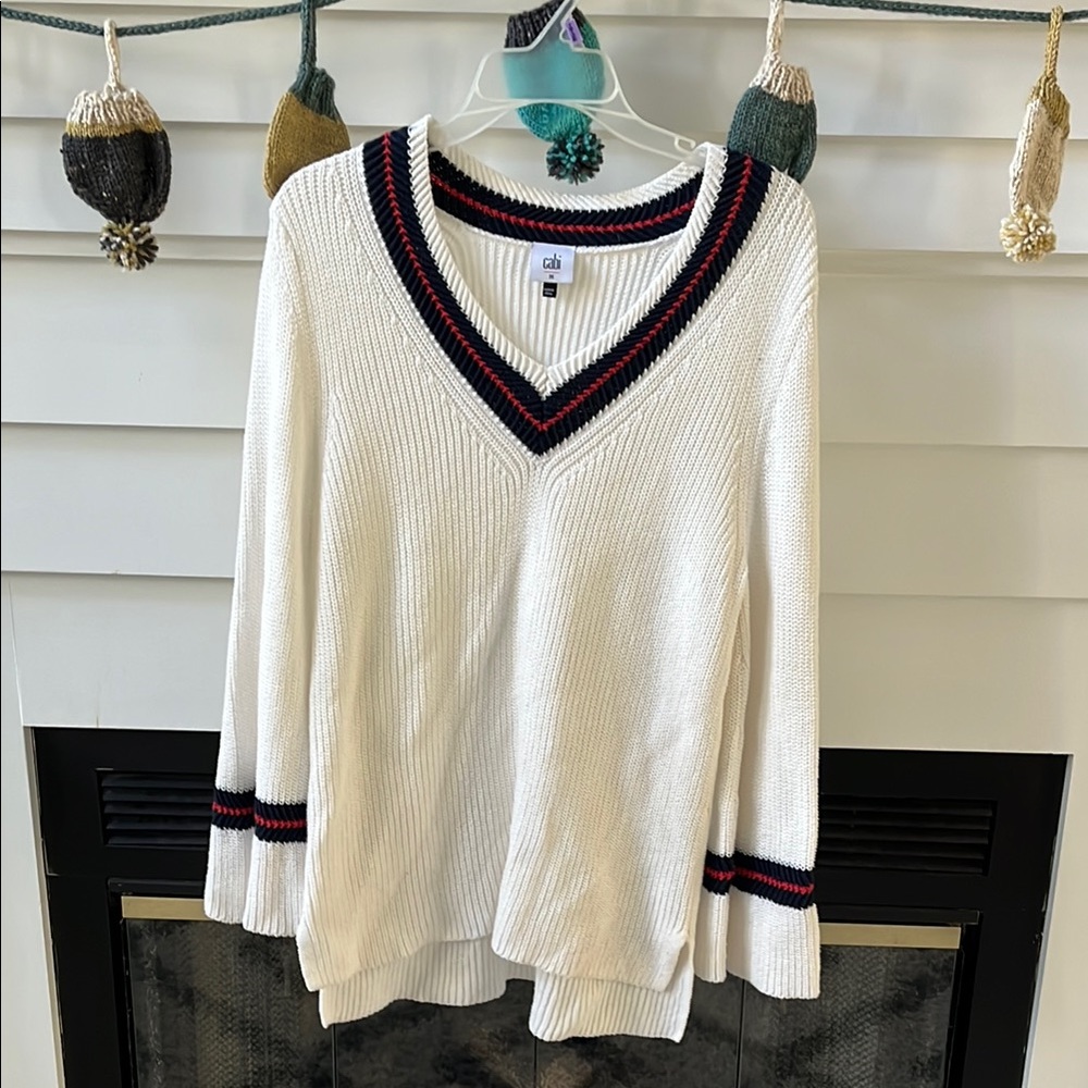 CAbi White V-Neck Sweater with Long Sleeves and Fine Knit Texture